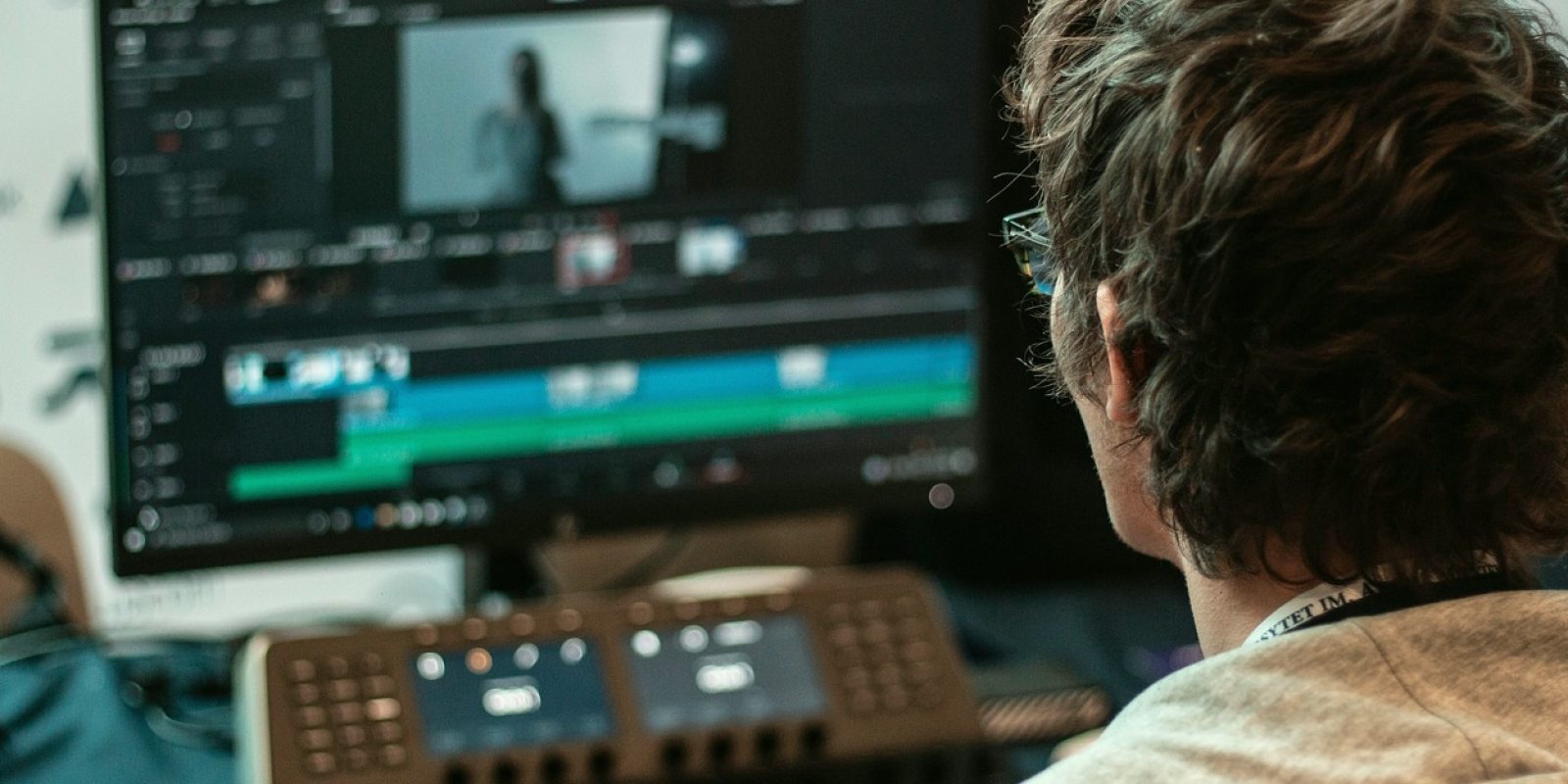 Én mal for tekst, lyd, bilde og video: slik bygger vi tverrmediale saker